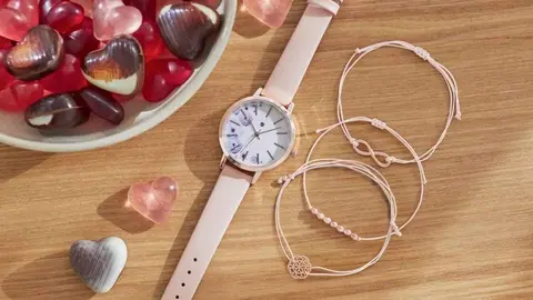 Reloj y pulsera de cuero rosa de Lidl