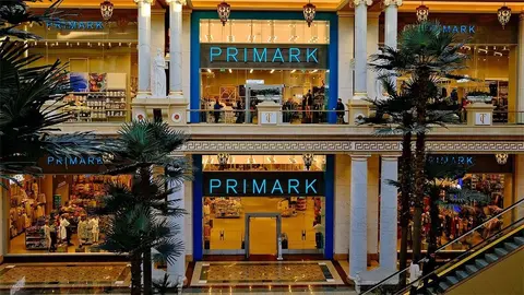 Tienda Primark en Barton Square, el centro de Trafford, Manchester