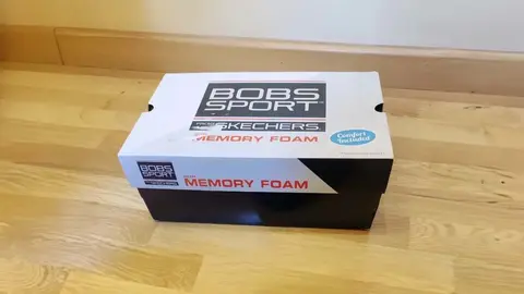 Caja de zapatillas BOBS de Skechers