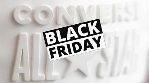 Suela de goma blanca de Converse All Star con anuncio de Black Friday