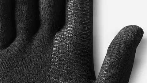 Guantes t&eacute;rmicos de monta&ntilde;a y trekking t&aacute;ctiles Adulto Forclaz MT500 de Decathlon