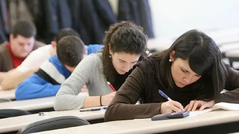 Apoyo a los universitarios: Andaluc&iacute;a estudia rebajar el precio de las matr&iacute;culas m&aacute;s caras