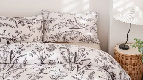 Set de colcha sin relleno con estampado de flores de Shein