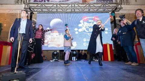 C&aacute;diz anticipa una 'Navidad de cuento': Pasi&oacute;n Vega enciende el alumbrado extraordinario