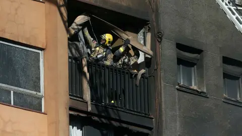 M&aacute;s de 30 vecinos desalojados tras el incendio de una vivienda en Almer&iacute;a