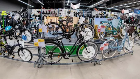 Secci&oacute;n de ciclismo de la tienda Decathlon