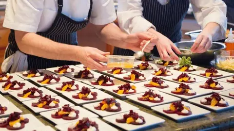 El SEPE anuncia hasta casi 400 ofertas de empleo en Andaluc&iacute;a. No hace falta experiencia