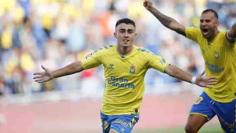 Alberto Moleiro celebra un gol con la UD Las Palmas