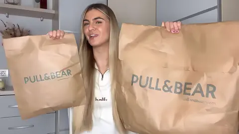 La influencer Oihane Egea muestra su pedido de Pull&Bear - Grupo Inditex
