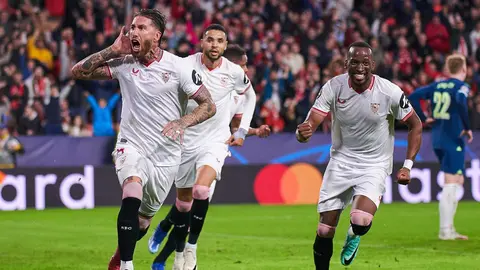 Sergio Ramos celebra su gol al PSV | Foto: Salvador L&oacute;pez para El MIRA