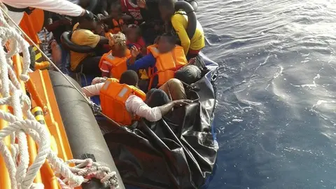 Mueren 4 migrantes en una patera llegada a Camposoto en San Fernando