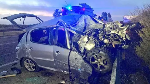 Muere una persona y 3 m&aacute;s resultan heridas tras un choque m&uacute;ltiple de coches en Carmona