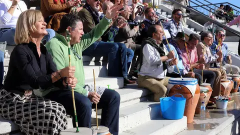 I encuentro de zambombas en la Plaza Bel&eacute;n
