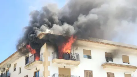 Fallece un hombre de 53 a&ntilde;os en el incendio de una vivienda en Sevilla
