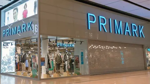 Tienda Primark en invierno