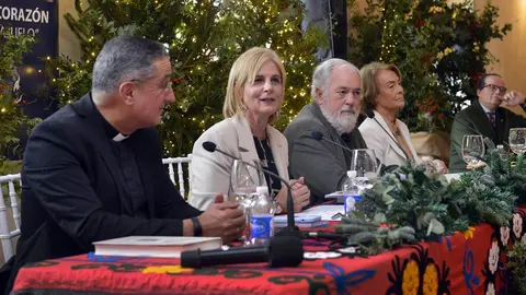 Alcaldesa Mar&iacute;a Jos&eacute; Garc&iacute;a-Pelayo junto a Miguel Arias Ca&ntilde;ete en la presentaci&oacute;n del Libro de Carmen Nu&ntilde;ez de Villavicencio