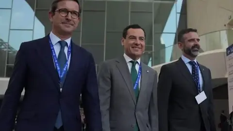 Juanma Moreno, en Dub&aacute;i. "El clima seco de Andaluc&iacute;a limita su crecimiento econ&oacute;mico y social"