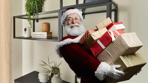 La c&aacute;mara de seguridad interior LEXMAN de Leroy Merlin para sorprender a Papa Noel