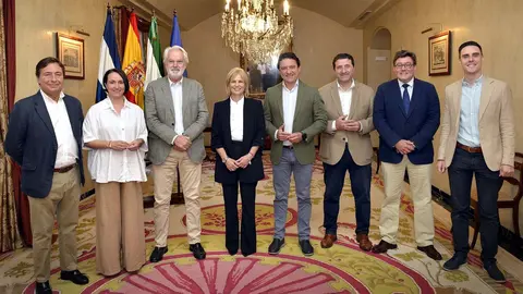 La alcaldesa de Jerez, Mar&iacute;a Jos&eacute; Garc&iacute;a-Pelayo junto al delegado territorial en C&aacute;diz de Empleo, Empresa y Trabajo Aut&oacute;nomo de la Junta de Andaluc&iacute;a, Daniel S&aacute;nchez