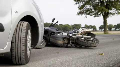 Un hombre muere y un menor herido despu&eacute;s del choque entre una moto y un turismo en El Ejido