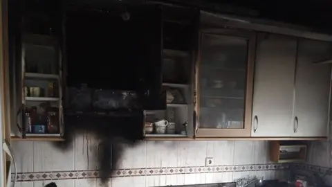 En llamas un piso en C&oacute;rdoba con personas atrapadas en su interior