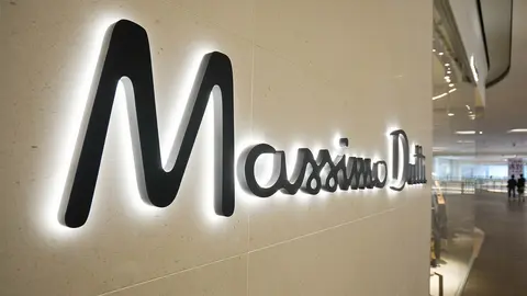 Tienda de moda exclusiva Massimo Dutti del Grupo Inditex