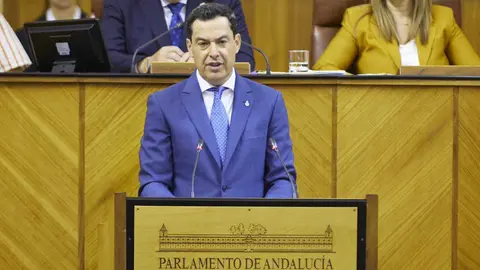 Juanma Moreno en el Parlamento de Andaluc&iacute;a