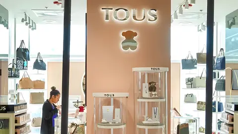 Tous con sus secciones de perfumer&iacute;a, y complementos de joyer&iacute;a y bolsos