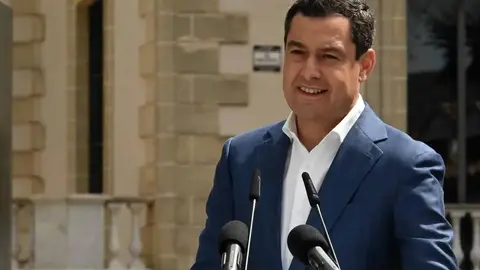 Juanma Moreno: "Pedro S&aacute;nchez tiene una gran oportunidad de llegar a un acuerdo con Feij&oacute;o"