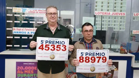 Dos quintos premios vendidos en Jerez | Foto: Cristo Garc&iacute;a para El MIRA