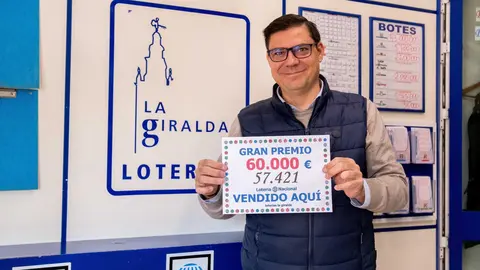 Quinto premio vendido en la administraci&oacute;n La Giralda | Foto: Salvador L&oacute;pez para El MIRA