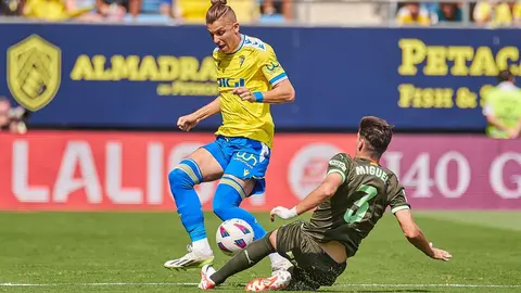 Iv&aacute;n Alejo en el C&aacute;diz CF - Girona FC | Salvador L&oacute;pez Medina para El MIRA