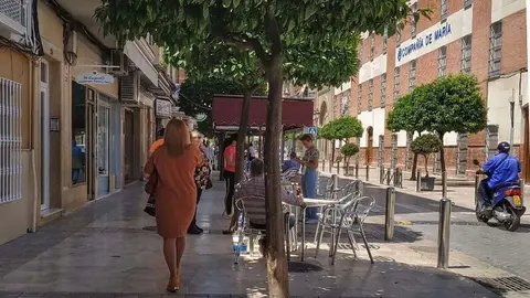 Golpea a una mujer en una terraza llena de gente en Puente Genil