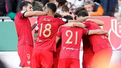 Los jugadores del Sevilla FC celebran uno de los goles anotados contra el Racing de Ferrol | Sevilla FC
