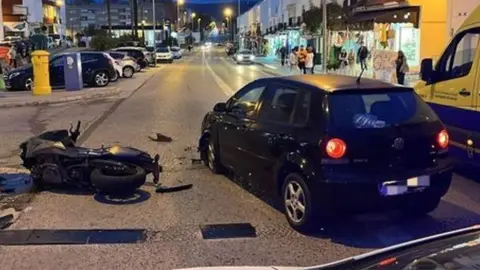 Fallece un motorista en &Eacute;cija tras chocar contra un coche que estaba aparcado