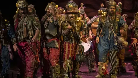Las 5 mejores comparsas de Mart&iacute;nez Ares. Su grupo debuta en el Concurso del Carnaval de C&aacute;diz