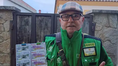 Juan Antonio Fern&aacute;ndez, vendedor de la ONCE