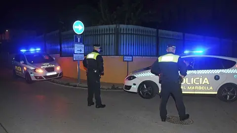 Un polic&iacute;a local de Marbella dispara contra un conductor. Este es el veredicto judicial final