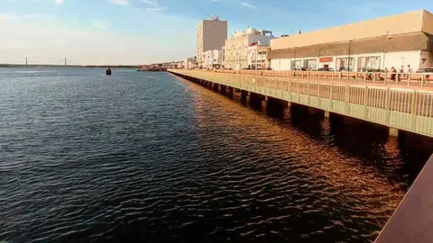 Encuentran el cad&aacute;ver de una mujer flotando en el agua en la zona del muelle de Ayamonte