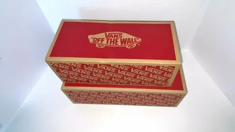 Caja de zapatillas VANS
