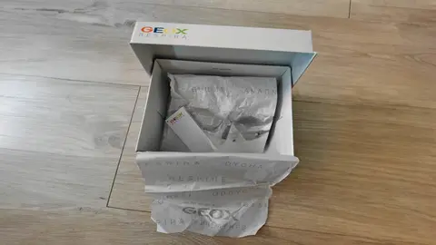 Caja de zapatillas y botas GEOX