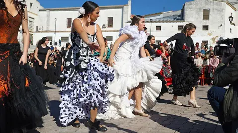 Flashmob de la Escuela de Baile de Mar&iacute;a Jos&eacute; Franco en la clausura del centenario de Lola Flores en la Plaza Bel&eacute;n de Jerez