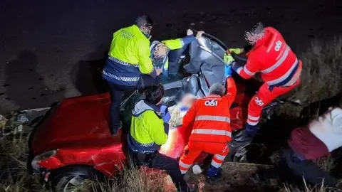 Cae con su veh&iacute;culo por un barranco de unos 20 metros de altura en Benalm&aacute;dena