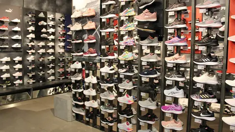 Secci&oacute;n de zapatillas de moda casual de Sprinter en el Centro Comercial Alcal&aacute; Norte