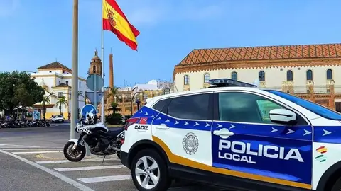 Un ciudadano catal&aacute;n golpea a polic&iacute;as locales de C&aacute;diz cuando patrullaban por las calles