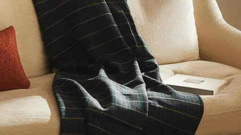 Manta de lana Tart&aacute;n de Zara Home