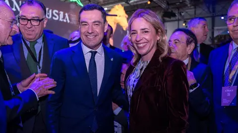 La presidenta de la Diputaci&oacute;n, Almudena Mart&iacute;nez, junto a Juanma Moreno