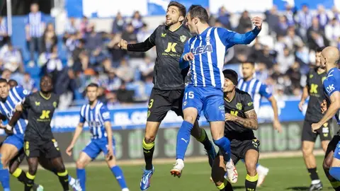 Imagen del encuentro de la primera vuelta entre el Deportivo Alav&eacute;s y la UD Almer&iacute;a