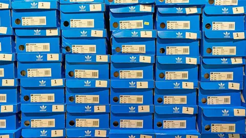 Caja de Zapatillas de Adidas