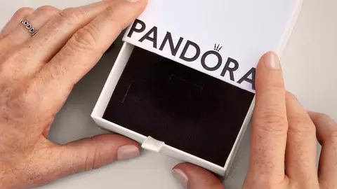 Caja de joyas de oro y plata de Pandora